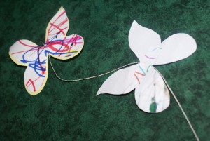 papillon en papier coloré au gros feutre